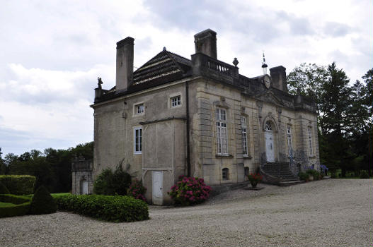 Beaumont-sur-Vingeanne : château (façade)