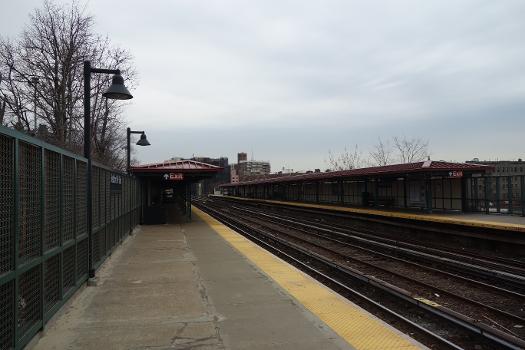 Downtown platform of the Bedford Park Boulevard – Lehman College IRT station : Located above Jerome Avenue and Bedford Park Boulevard in Jerome Park / Bedford Park, Bronx
