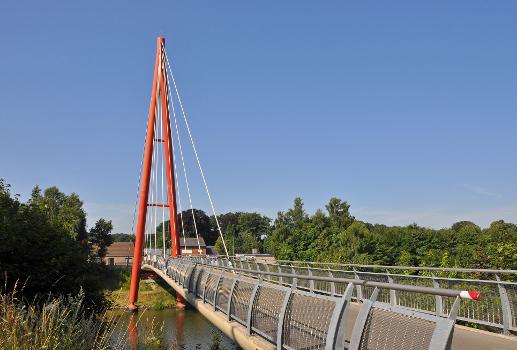 Beernem (Belgique) : pont pout cyclistes sur le canal de Gand à Bruges