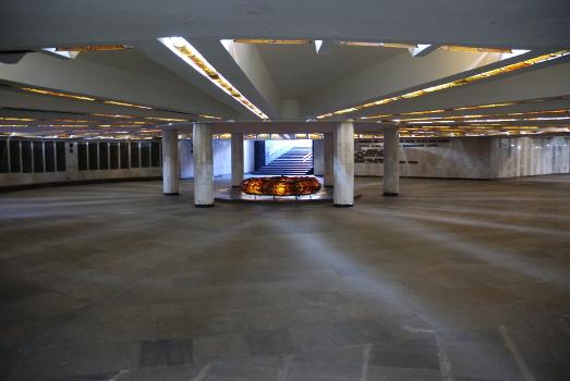 Metrobahnhof Plošča Pieramohi