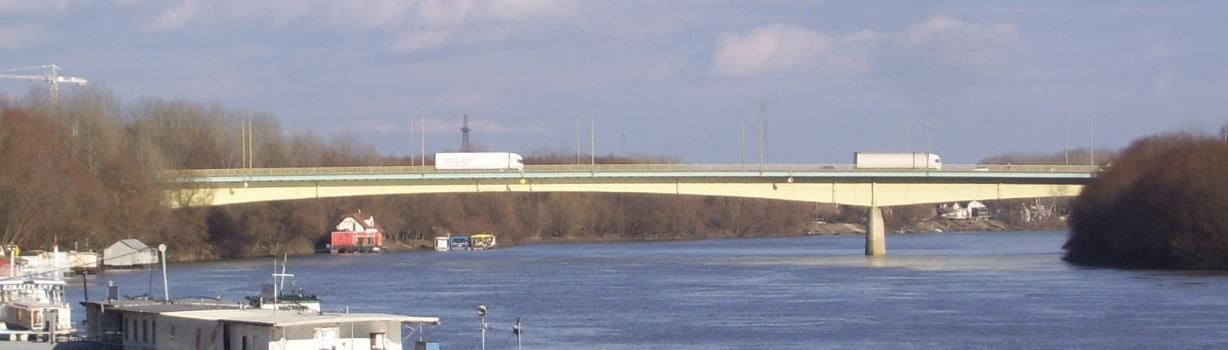 The Bertalan bridge (hungarian Bertalan híd) or New Bridge (Hungarian Új híd) in Szeged, Hungary