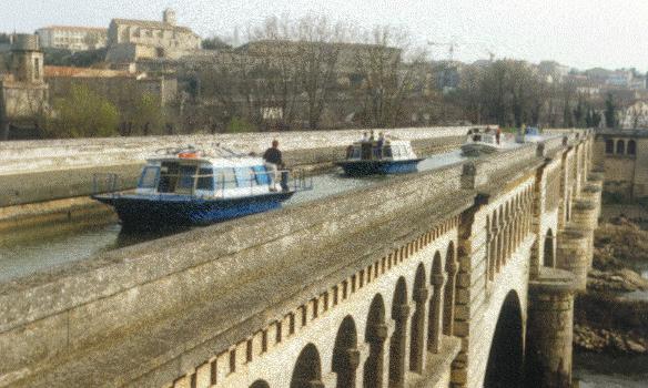 Canal du Midi : Kanalbrücke über den Fluss Orb bei Béziers