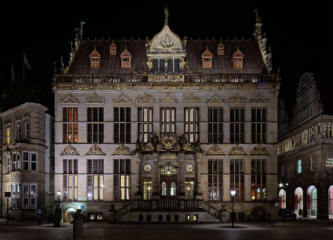 Der Schütting, Sitz der Handelskammer zu Bremen, bei Nacht