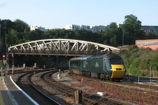 43041 brings a refurbished 'Castle' service from Weston-Super-Mare to Cardiff Central under the Bath Road Bridge at Bristol