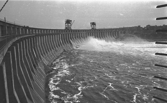 Centrale hydroélectrique du Dniepr