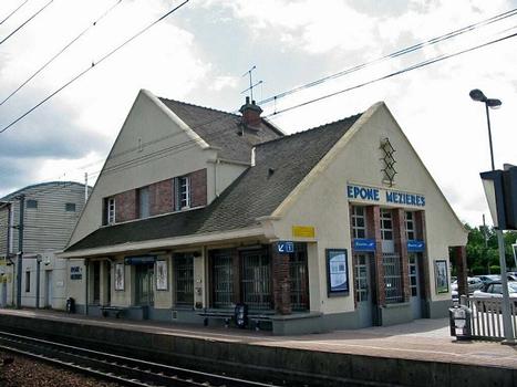 Bahnhof Épône - Mézières