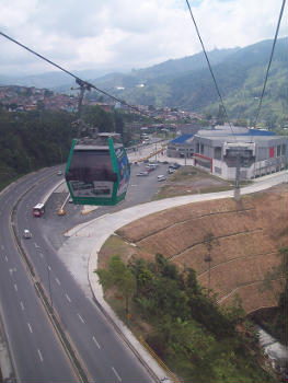 Transport system in Manizales based on wire-suspended cabins