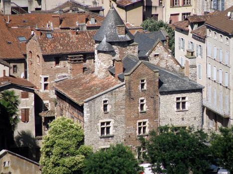 Cahors (Lot, France), hôtel de Roaldès, ou maison Henri IV, datant de fin Xve:Façade est, donnant sur le quai Champollion. Vue prise au téléobjectif depuis le mont Saint-Cyr, situé à l'est de Cahors, sur la rive opposée du Lot.