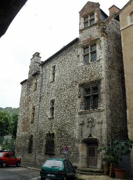 Cahors (Lot), hôtel de Roaldès, ou maison Henri IV, datant de fin XVe. Façade sur la place Henri IV