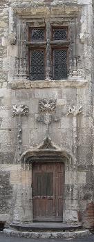 Detail of the main entrance of the 15th century Hôtel de Roaldès, also called 'House Henry IV' at Cahors, France:Détail de l'entrée de l'Hôtel de Roaldès du Xve siècle, encore appelé « Maison Henri IV », à Cahors, France.
