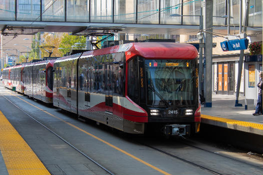 Calgary Transit Siemens S200 #2415 approaching City Hall station.