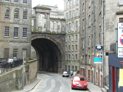 Calton Road Looking down Calton Road from Leith Street. The arch carries the A1 (Regent Street) eastwards out of the city.
