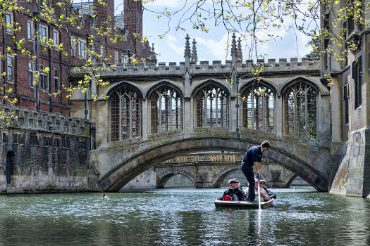 Le "pont des soupirs" de Cambridge (St John College)
