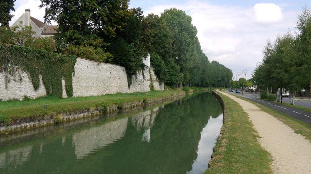 The canal de l'Ourcq in Claye Souilly, Seine et Marne, Ile de France, France