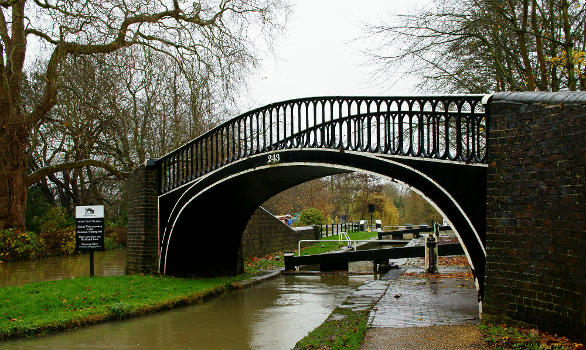 Oxford Canal Roving Bridge (243) at Isis Lock