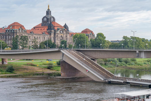 Teilweiser Einsturz des Brückenzuges C der Carolabrücke Dresden