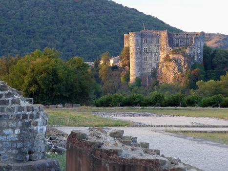 Photo prise depuis les ruines de la citée romaine d'Alba Helvorium