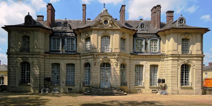 Château de Jossigny, in Seine-et-Marne, Île-de-France, was built in 1753 for Claude-François Leconte des Gravieres, advisor to the Chamber of Inquiries to the Parliament of Paris, by (1711 - 1778). The château is 32 kilometers (20 miles) east of Paris and 6 kilometers (4 miles) south-east of .Original file by straightened and optimized with , and cropped to 2:1 format by