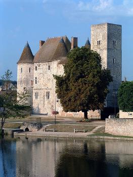 Nemours - Le château et le Loing