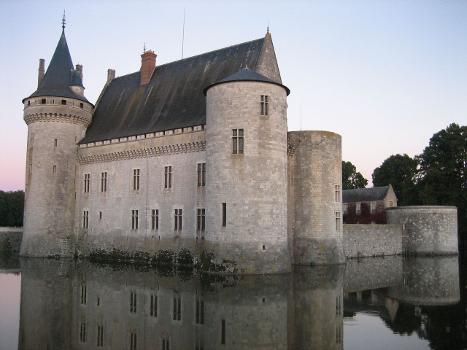 Château de Sully-sur-Loire:La construction s'est étalée du XIVème au XVIIIème siècle