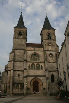 Chaumont (Haute-Marne) Basilique Saint Jean Baptiste