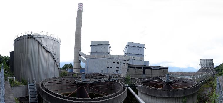 Das stillgelegte Schweröl-Wärmekraftwerk Chavalon bei Vouvry ( Centrale Thermique de Vouvry ) im Schweizer Kanton Wallis
