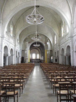 Église Saint-Pierre de Chemillé-en-Anjou (49). Intérieur.