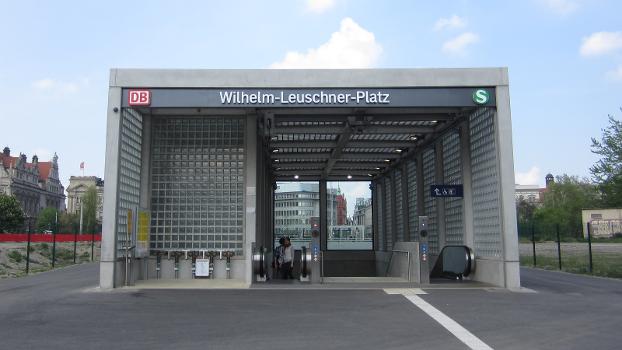 Zugang zur City-Tunnel -Station Wilhelm-Leuschner-Platz