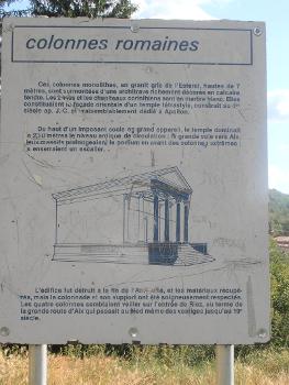 Alpes-de-Haute-Provence, Riez, Panneau signalétique de présentation des 4 colonnes romaines