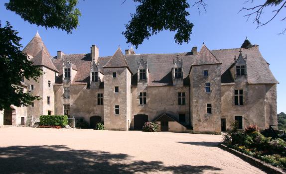 Burg Culan im französischen Département Cher - Hofseite