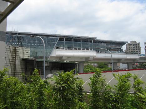 Donghu Metro Station