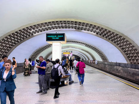 Station de métro Doʻstlik