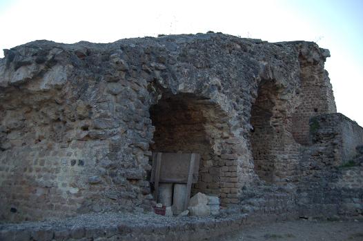 Partie de l'amphithéâtre gallo-romain de Drevant, Cher, France