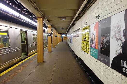 Dyckman Street Subway Station (Eighth Avenue Line) : The Uptown platform of the Dyckman Street (Dyckman–200th Street) IND station, under Broadway at Dyckman Street and Riverside Drive in Inwood, Manhattan.