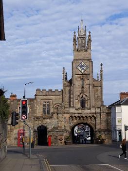 The Eastgate was one of three gates into the medieval town of Warwick : The chapel of St Peter was built above it in early 15th century and was then altered and refaced in 18th century.