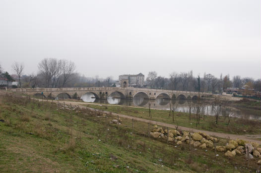The Tunca Bridge leads to a small island, then the Meriç river takes over, with another bridge.