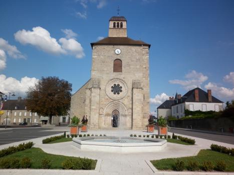 L'église Saint Martin datant du XIIIème siècle est située au coeur de la commune de Gouzon, en Creuse.