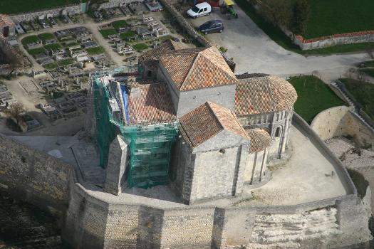 Église St-Radegonde construite à l'origine au 12ème siècle. Talmont-sur-Gironde, France.
