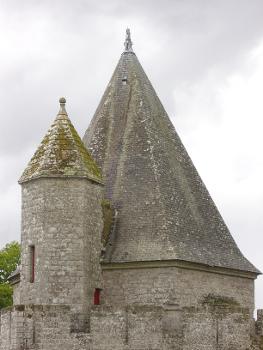 Round tower of Largoët fortress, in Elven (Morbihan, France)