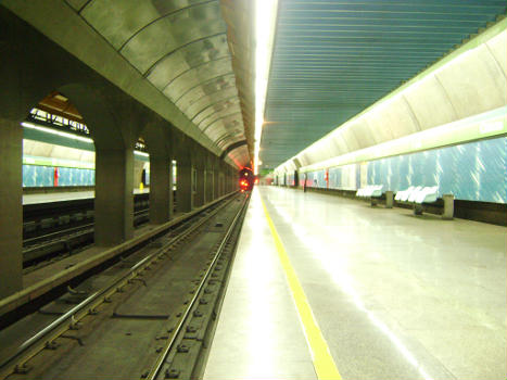 Metrobahnhof Clínicas