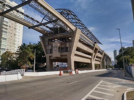 paused construction works of this monorail station