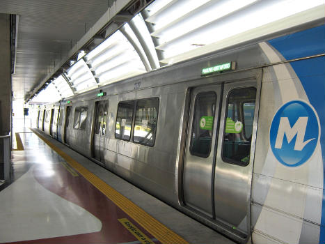 Cidade Nova Metro Station