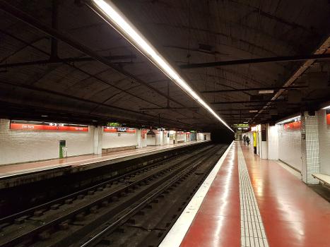 Can Serra Metro Station