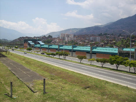 Caribe Metro Station