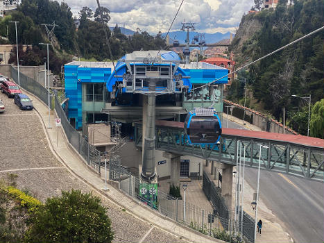 Station Avenida Poeta/Arce