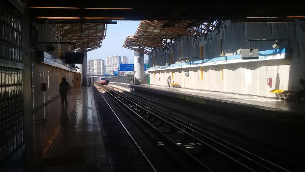 Station de métro Santa Julia