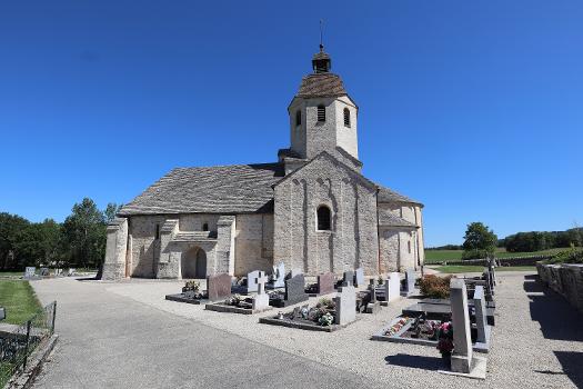 Extérieur de l'église Sainte-Marie à Saint-Hymetière (Jura).