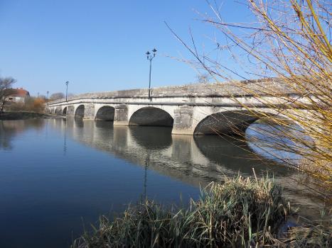 Faverney (Haute-Saône) - Pont des Bénédictins sur la rivière "La Lanterne"