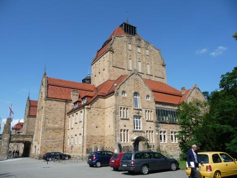 Jugendstil-Festhalle : Die Jugendstil-Festhalle (Ludowici-Festhalle) ist die Mehrzweckhalle der Stadt Landau in der Pfalz und zählt zu den bedeutendsten Jugendstilbauten Süddeutschlands.