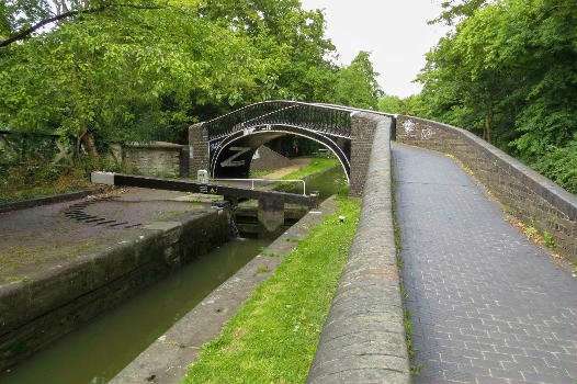 Oxford Canal Roving Bridge (243) at Isis Lock